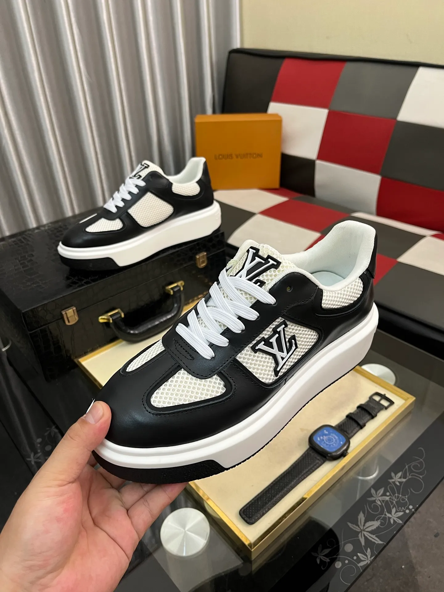 Men's shoes 💰458⌚️⌚️《Louis vuitton/LV Louis Vuitton》original quality.~ Unique modern style sneakers. 🏃A must-have casual shoe for trendy men😍😍 Original brand imported from Italy, imported original leather, cowhide lining (refuses to discolor and grind feet) sole: original sole provided by the original factory, French lazy style design ⚠️Fit to the feet, original quality, super comfortable original sole. Code number: 38-442️⃣Colors available